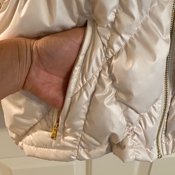 Guess Cream Puffer Vest with Faux Fur Trim - Picture 3 of 13